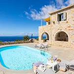 Dioni Ena Villa Pirgos (Mani)