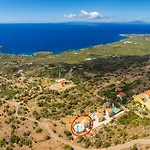 Dioni Ena Vila Pírgos