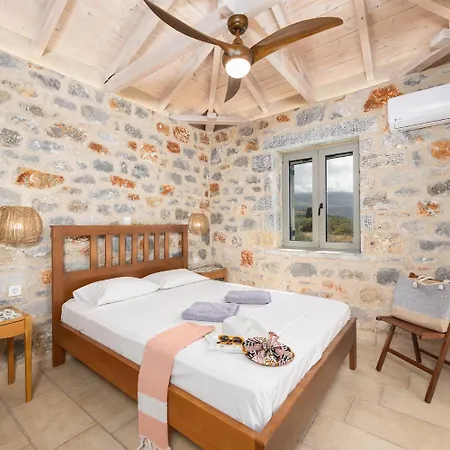 Dioni Ena Villa Pírgos