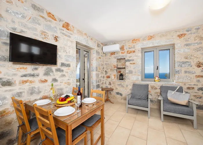 Dioni Ena Willa Pirgos (Mani)