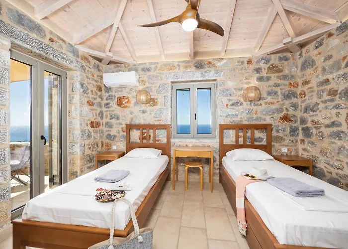 Dioni Ena Villa Pírgos