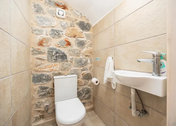 Dioni Ena Villa